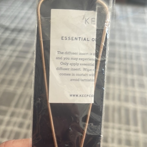 Keep Collective Essential Oil Diffuser Necklace Howlite/Rose Gold NWT - Picture 4 of 4